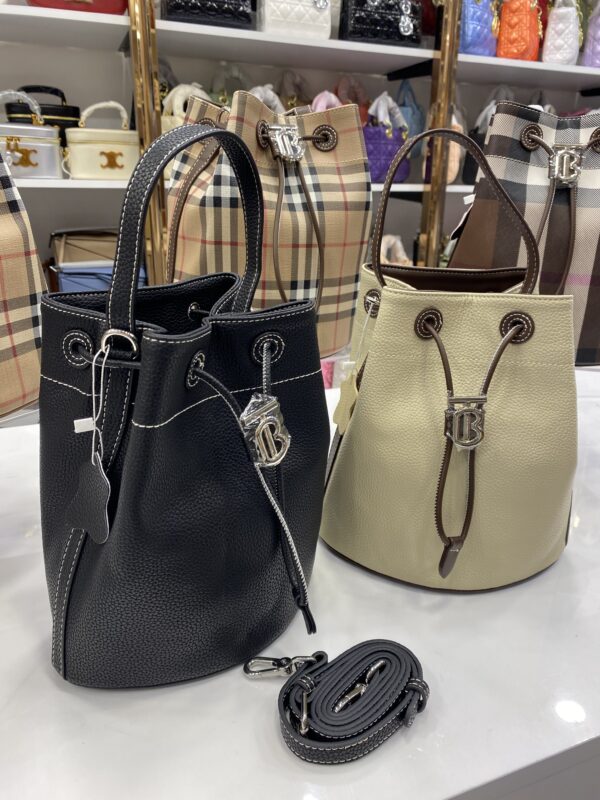 ⁦Burberry Bucket Bag⁩ - الصورة ⁦2⁩