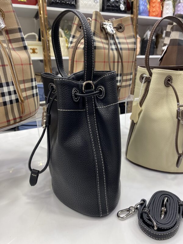 ⁦Burberry Bucket Bag⁩ - الصورة ⁦3⁩