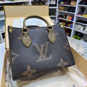 Lv onthego monogram