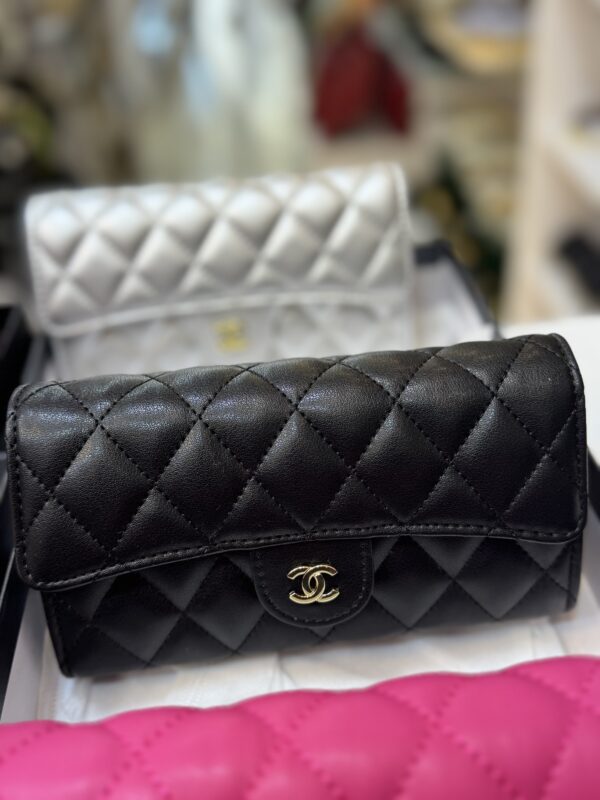 ⁦Chanel wallet with strap⁩ - الصورة ⁦2⁩