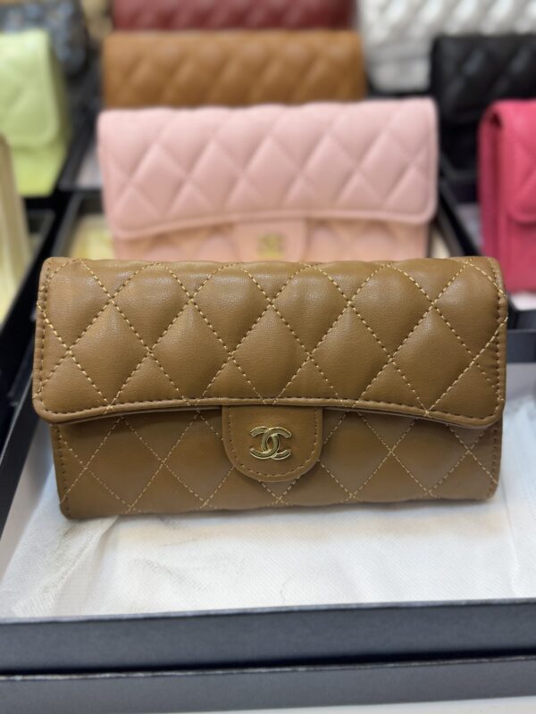 ⁦Chanel wallet with strap⁩ - الصورة ⁦4⁩