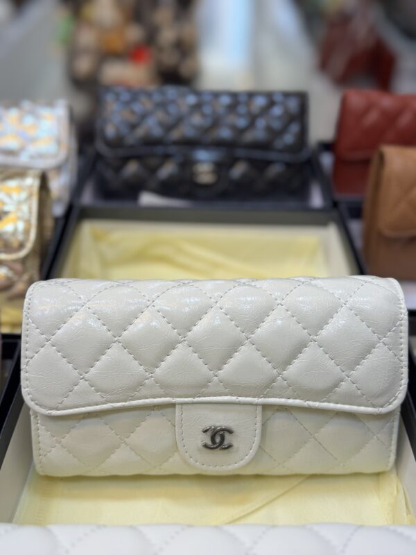 ⁦Chanel wallet with strap⁩ - الصورة ⁦9⁩