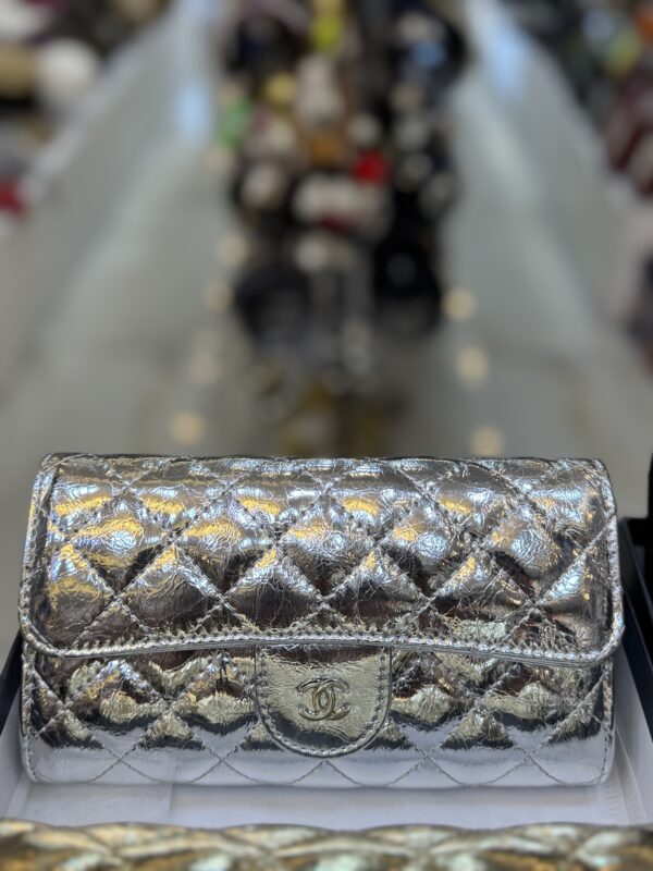 ⁦Chanel wallet with strap⁩ - الصورة ⁦14⁩