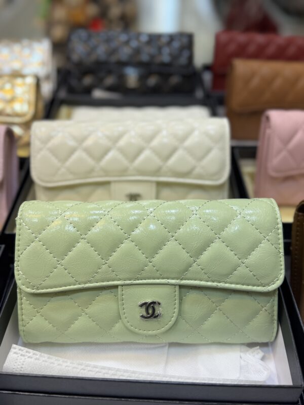 ⁦Chanel wallet with strap⁩ - الصورة ⁦7⁩