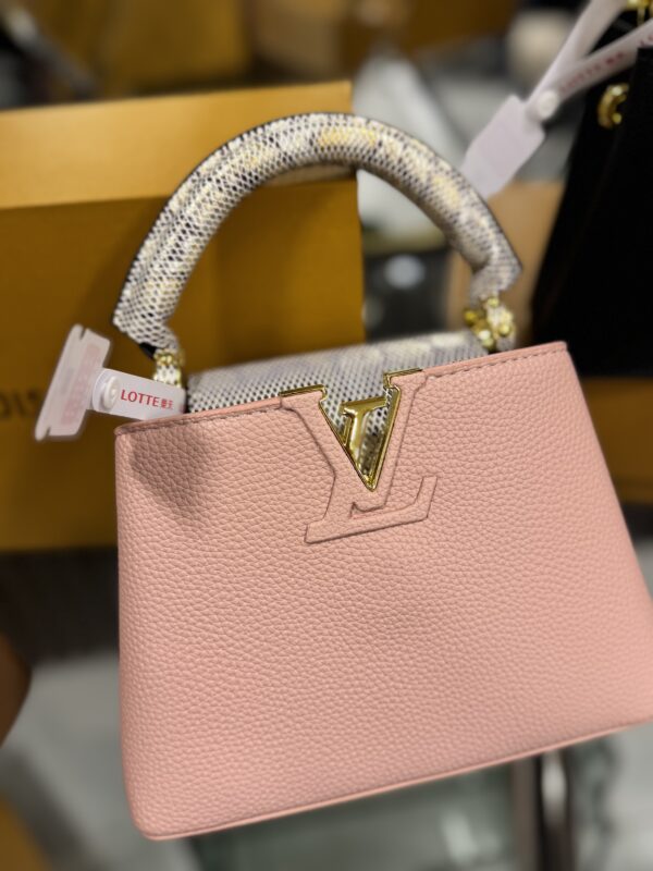 ⁦Original Leather Louis Vuitton Bag⁩ - الصورة ⁦6⁩