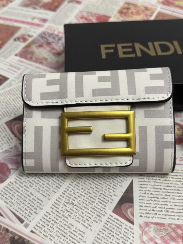 ⁦Fendi wallet⁩ - الصورة ⁦2⁩