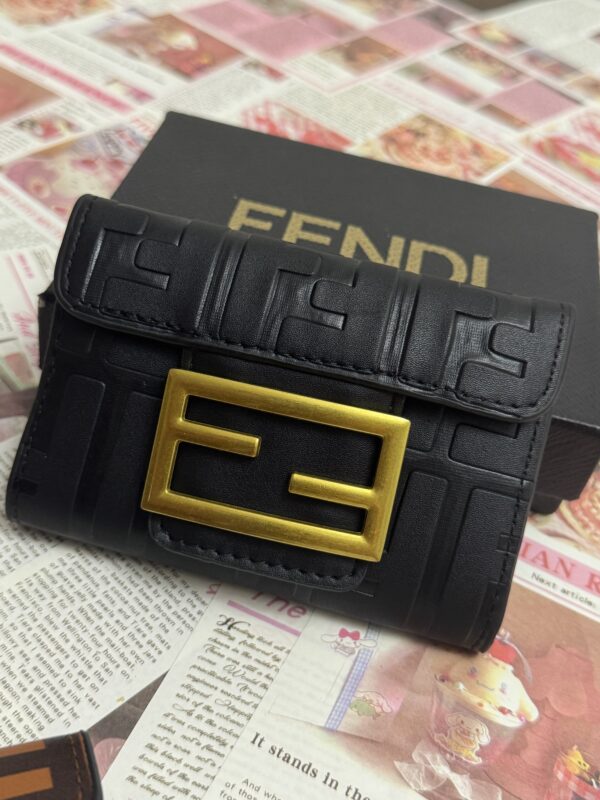 ⁦Fendi wallet⁩ - الصورة ⁦4⁩