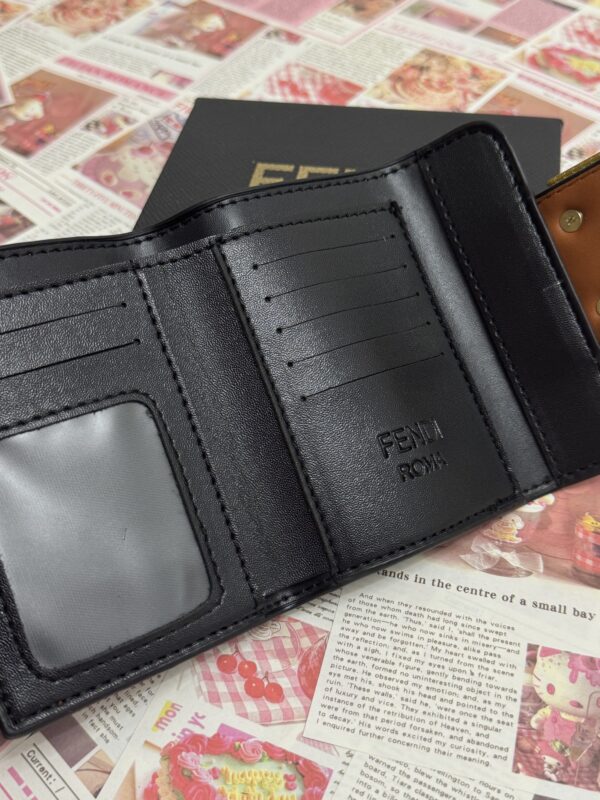 ⁦Fendi wallet⁩ - الصورة ⁦5⁩