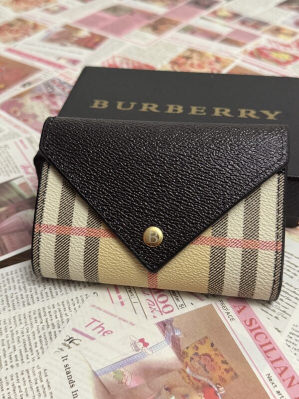 ⁦Burberry wallet⁩ - الصورة ⁦3⁩
