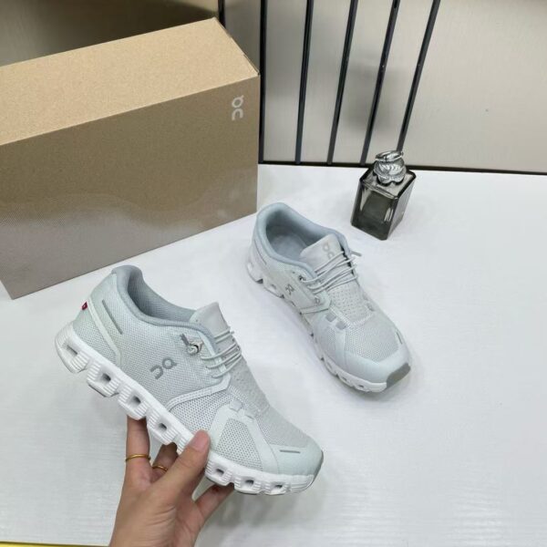 On cloud Shoes