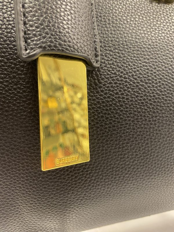 ⁦Burberry Bag⁩ - الصورة ⁦4⁩