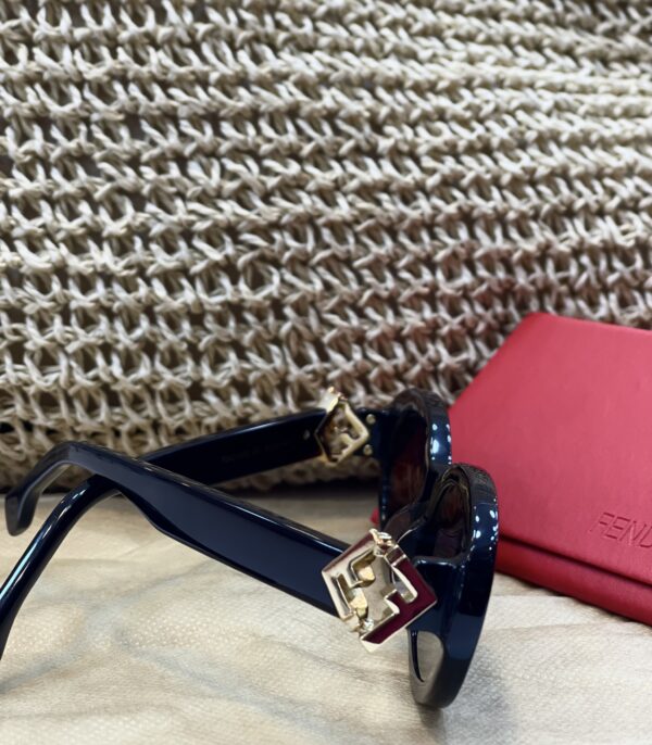 ⁦Fendi Sunglasses⁩ - الصورة ⁦2⁩