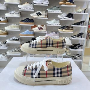 Burberry Shose