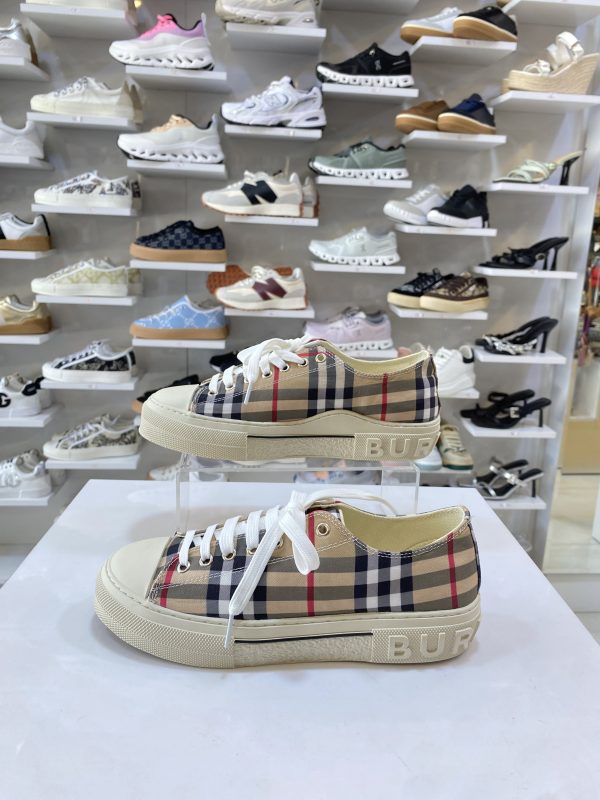 Burberry Shose