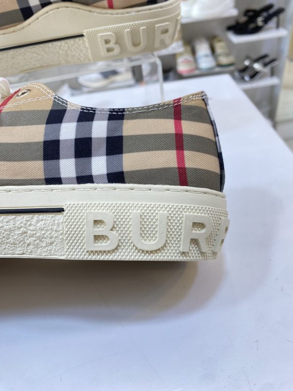 ⁦Burberry Shose⁩ - الصورة ⁦3⁩