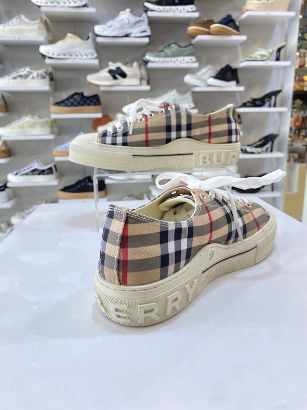 ⁦Burberry Shose⁩ - الصورة ⁦4⁩