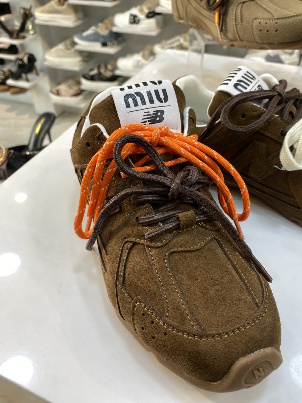 ⁦Miu Miu x New Balance⁩ - الصورة ⁦2⁩