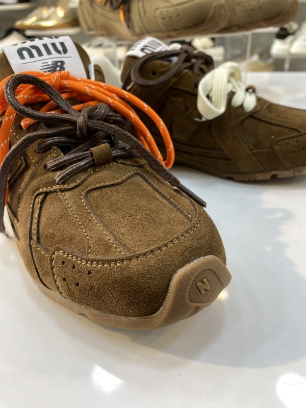 ⁦Miu Miu x New Balance⁩ - الصورة ⁦3⁩