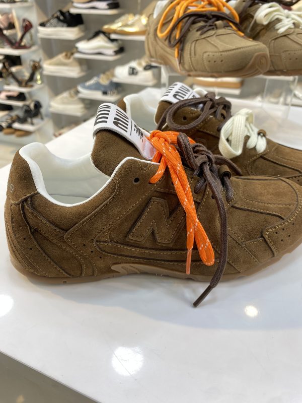 ⁦Miu Miu x New Balance⁩ - الصورة ⁦4⁩