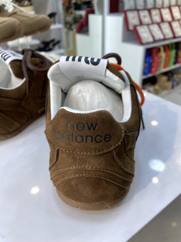 ⁦Miu Miu x New Balance⁩ - الصورة ⁦5⁩