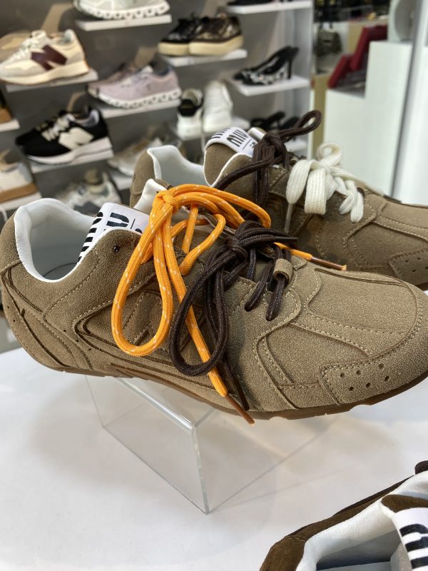⁦Miu Miu x New Balance⁩ - الصورة ⁦6⁩