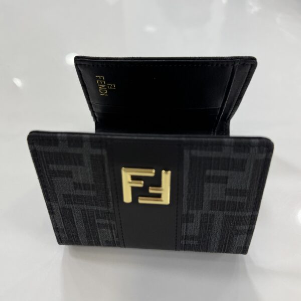 ⁦Fendi Wallet⁩ - الصورة ⁦3⁩